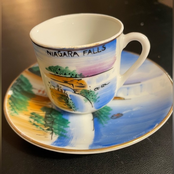 Miniature Niagra Falls tea cup & saucer - Picture 1 of 5